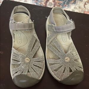 KEEN Women's Rose Closed Toe Outdoor Trail Sandals SZ 7.5/38 Brindle